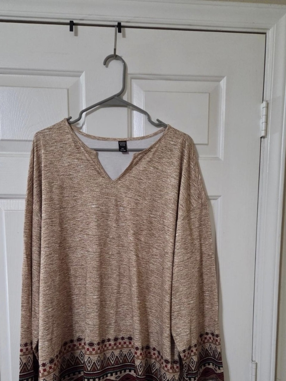 NWOT 4X Cozy V-Neck Knit Top in Beige with Patterned Hem